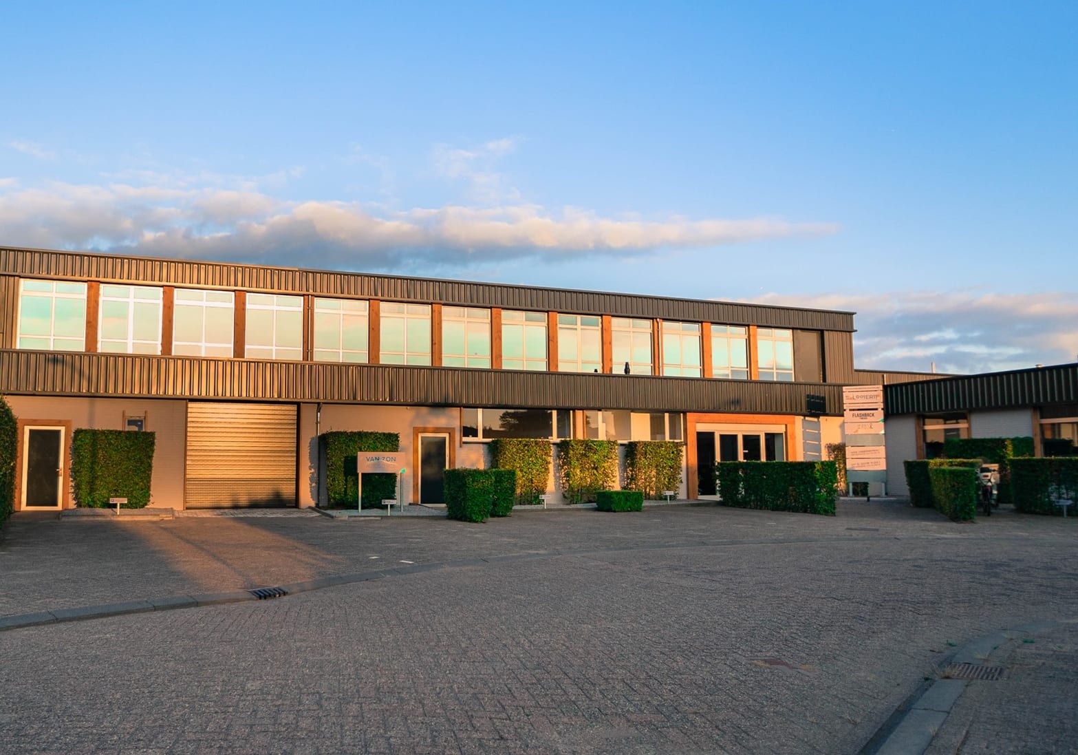 Het pand van De Machinedokters in Alphen.